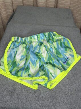 Nike Dri-FIT Toddler Girls 3T Green Blue Chevron Running Shorts Neon Trim